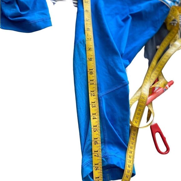 Lululemon size 8 Capri 18” inseam yoga pants turquoise blue. - Picture 5 of 9